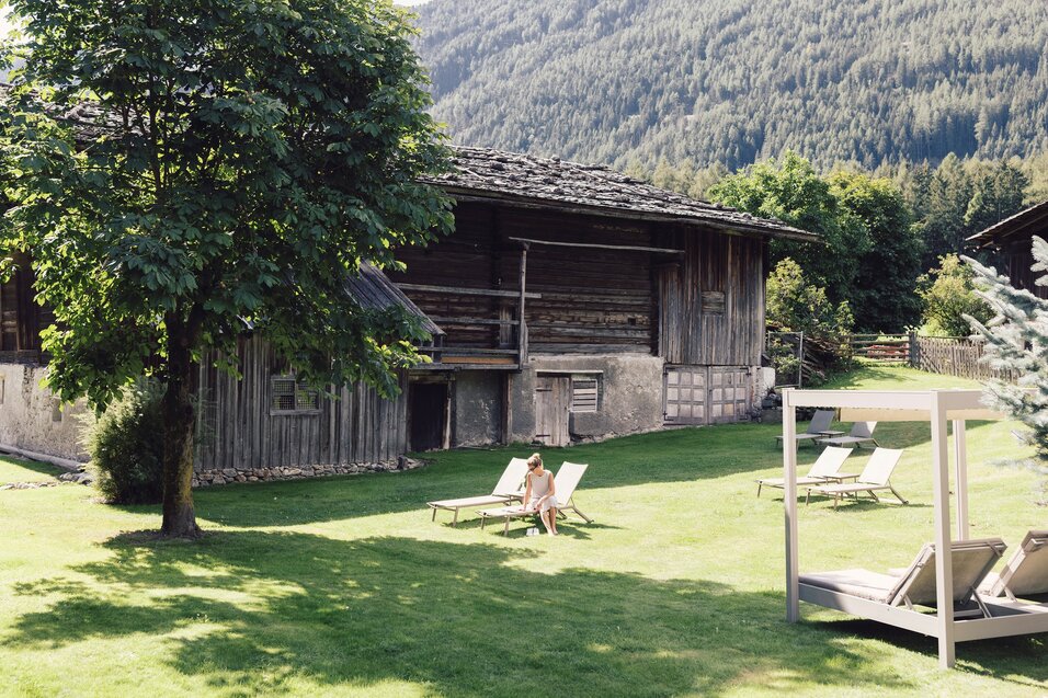 Hotel 3 stelle Valle Aurina ? Giardino con fienile
